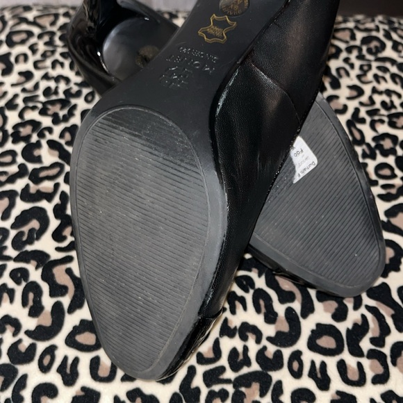 Monet Heels Patent Leather Toe/Heel -Leather Upper Gold Signature Detail Size 8 - Picture 6 of 8